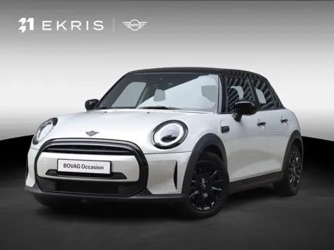MINI 5-deurs Cooper | Classic + Sportstoelen + Climate Control + Apple Carplay + Parkeersensoren + D