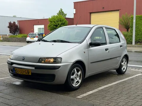 Fiat Punto 1.2 Benzine 80PK Dynamic AUTOMAAT (bj 2002)