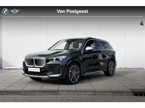 BMW iX1 xDrive30 X-Line / 20''/ Glazen Schuifdak / Harman Kardon Audio / Harman Kardon Audio /