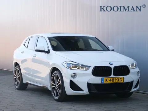 BMW X2 sDrive18i High Executive 141 Pk Automaat Navi / Pano-dak / M-Pakket / 19 inch / Stoelverwarmi