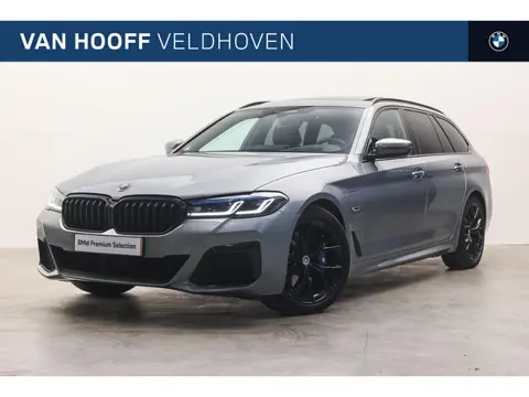 BMW 5 Serie Touring 530e xDrive High Executive M Sport Automaat / Sportstoelen / Panoramadak / Comfo