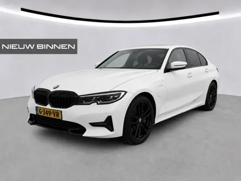 BMW 3-serie 330e eDrive Edition High Executive | Stoelverwarming | Navigatie | Apple Carplay | Parke