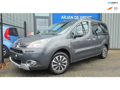 Citroen Berlingo 1.6 120PK 4Cilinder Clima Pano Cruise Trekhaak Zeer luxe