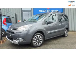 Citroen Berlingo 1.6 120PK 4Cilinder Clima Pano Cruise Trekhaak Zeer luxe