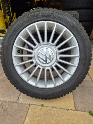 winterbanden en originele VW up velgen