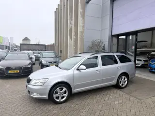 Skoda Octavia Combi 1.2 TSI Elegance ZEER NETTE AUTO! INRUIL MOGELIJK!