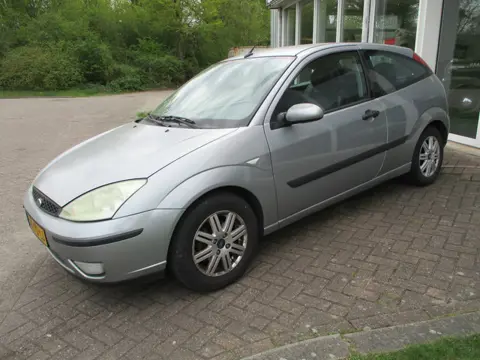 Ford Focus 1.6-16V Futura APK mei 2027! (bj 2004)