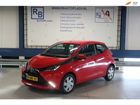 Toyota Aygo 1.0 VVT-i x-play / DEALER ONDERHOUDEN / NAP / TOP DEAL ! ! !