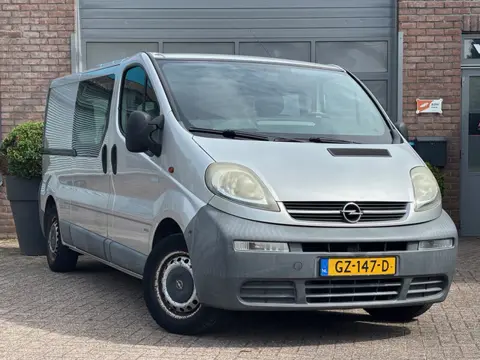 Opel VIVARO 1.9DTI 2.9T Camperbus. 4 persoons uitvoering. Nieuwe APK! Kampeerwagen.