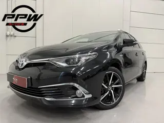 Toyota Auris Touring Sports 1.8 Hybrid Lease pro PANO/LED/TREKHAAK/CAMERA/LEER-STOF SP.STOEL/DAB/17"