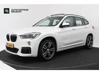 BMW X1 SDrive20i High Executive M Sport (PANORAMADAK, M-PAKKET, HEAD-UP, STOELVERWARMING, DEALER OND