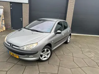 Peugeot 206 1.4-16V Gentry Premium|Airco| 5 Drs|AUX/USB|verstralers voor|All-Season