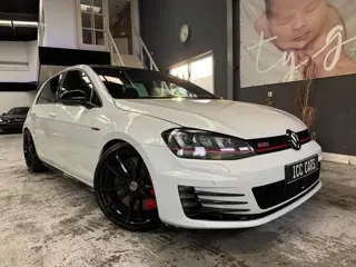 Volkswagen Golf 2.0 TSI GTI Performance, keyless, Pano, clubsport stuur en spoiler , Porsche remmen,