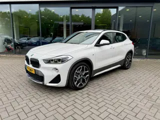 BMW X2 sDrive20i 192pk M-Sport,LED,Schuifdak,HUD,NaviPro,Stoelverw,Dealer OH,Clima,Cruise,