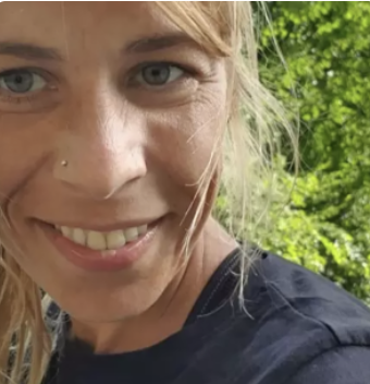 D-a-t-e | Online dating D-A-T-E Op zoek naar een spannende date in de regio? Zoek in de contactadve