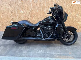 Harley Davidson 107 Street Glide ultra zwart zwart zwart