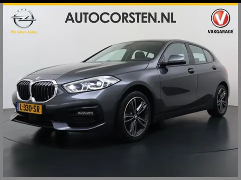 BMW 1-serie 118i AUT-7 Sport Line Apple Carplay Android Navi 1/2 Leer Live cockpit pro Shadow-line S