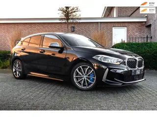 BMW 1-serie M135i xDrive High Executive 306 PK Dealer o.h. Adaptive Head Up H&K Camera Keyless 18''