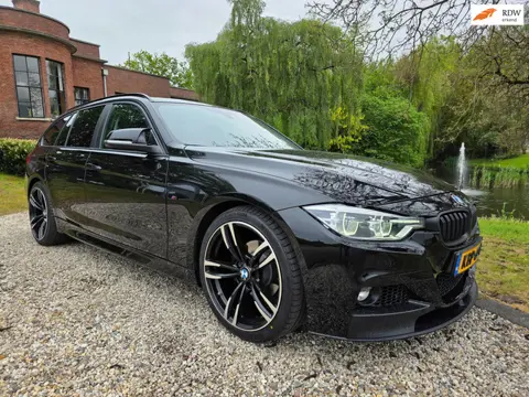 BMW 3-serie Touring 318i High Executive M-sport LEER/led/19 inch
