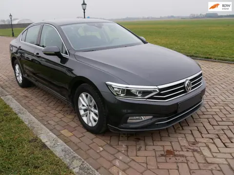 Volkswagen Passat 1.6 TDI STYLE DSG 120 CLIMA NAVI ** 13499 NETTO **
