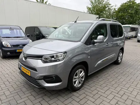 Toyota PROACE CITY Verso L1 - Rolstoelauto 4+1 - Alle Opties - Bodemverlaging - 1e Eigenaar - Rolsto