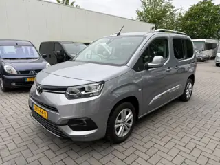 Toyota PROACE CITY Verso L1 - Rolstoelauto 4+1 - Alle Opties - Bodemverlaging - 1e Eigenaar - Rolsto