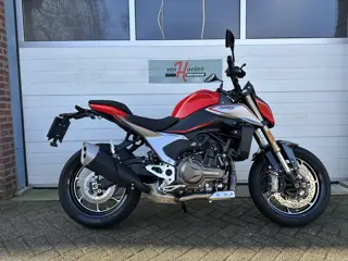 QJMOTOR SRK 600 (bj 2025)