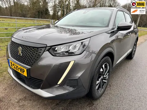 Peugeot 2008 1.2 PureTech Blue Lease Allure compleet onderhouden | CarPlay/Android | Trekhaak