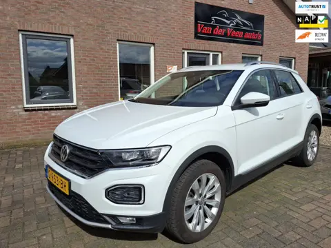 Volkswagen T-Roc 1.5 TSI Sport. volledig leder, dealer onderhouden, stoelverw., navi, carplay, adap.