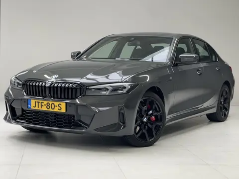 BMW 3-serie 330e M-Sport Pro | Schuifdak | 19" | Trekhaak | M Interieurlijsten Carbon Fibre | Nu 58.