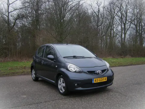 Toyota Aygo 1.0-12V Sport . AUTOMAAT . 5 Drs . Airco . Elec ramen . enz