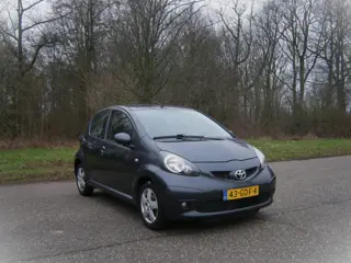 Toyota Aygo 1.0-12V Sport . AUTOMAAT . 5 Drs . Airco . Elec ramen . enz