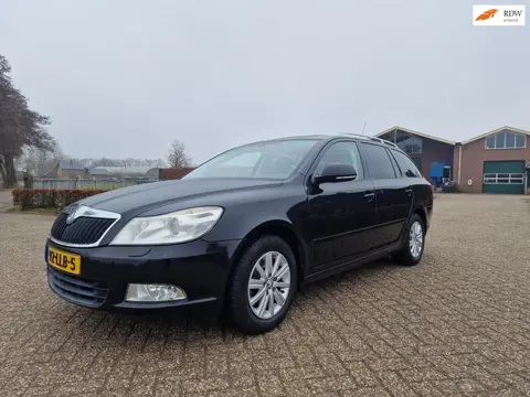 Skoda Octavia Combi 1.2 TSI Elegance Line PANO NAVI LEDER PSENSOR