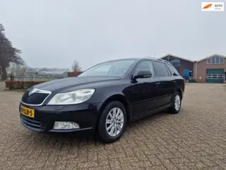 Skoda Octavia Combi 1.2 TSI Elegance Line PANO NAVI LEDER PSENSOR