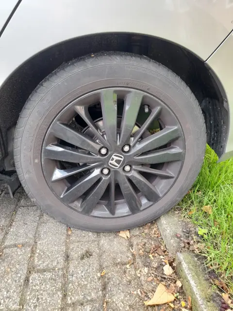 Set zwarte lichtmetalen velgen