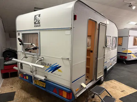 Knaus Blue Line 400 TM VASTBED TREINZIT VOORTENT