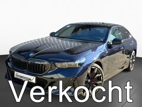 BMW 5 Serie 550e xDrive M-SPORT Pro ** PANO, MERINO LEDER, STOELVENT, B&W Sound, 21-inch LMV ** Ex. 