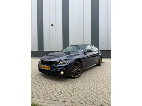 BMW 3-serie 328i M-Pakket Automaat | NAP | Akra + Kleppensysteem | 19" Lichtmetaal