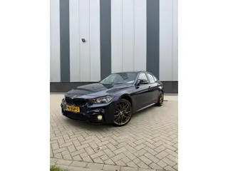BMW 3-serie 328i M-Pakket Automaat | NAP | Akra + Kleppensysteem | 19" Lichtmetaal