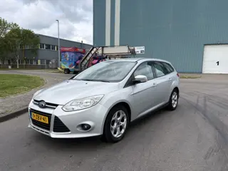 Ford FOCUS Wagon 1.0i EcoBoost Trend 6-Bak 125 PK. Als nieuw rijdende auto !!! Distributieriem en wa