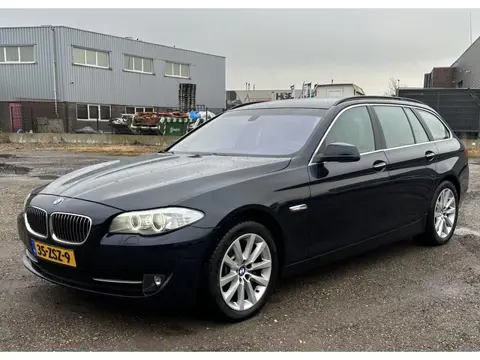 BMW 5-serie Touring 528xi Upgrade Edition *TIKINMOTOR*/LEDER/AUTO/CRUISE