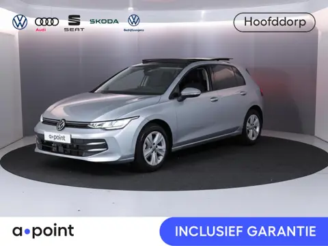 Volkswagen Golf 1.5 eTSI Life Edition 150 PK DSG | Verlengde garantie | Panorama dak | Velours bekle