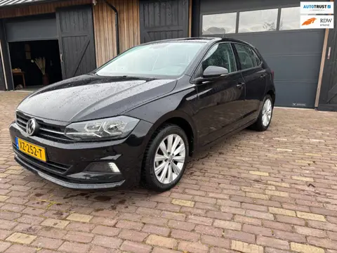 Volkswagen Polo 1.0 TSI Beats. NAVIGATIE ,CARPLAY , TREKHAAK.