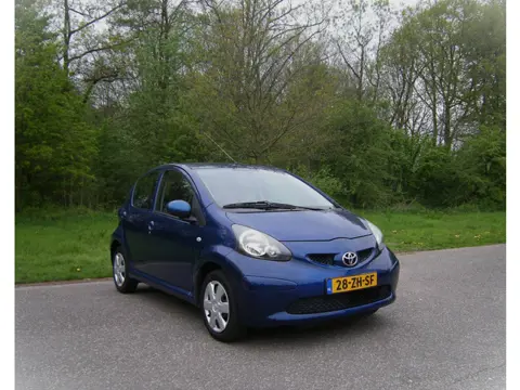 Toyota Aygo 1.0-12V + . 5 Duers . Airco . Elec ramen . nw kopling . enz