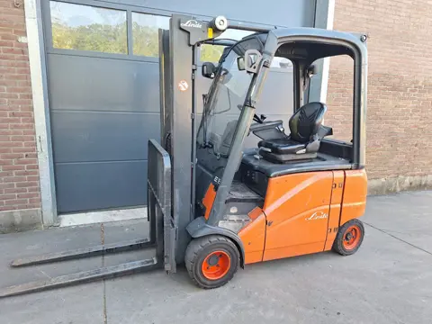 Linde Heftrcuk E18 accu 2021 triplo, freelift, sideshift (0008)