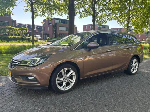 Opel Astra Sports Tourer 1.0 Innovation Export, barst in de voorruit