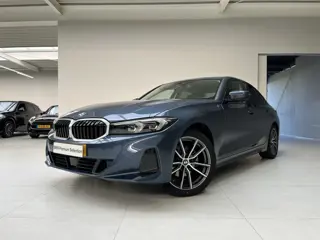 BMW 3-serie 320i Sedan | Active Cruise Controle | Trekhaak | Sportstoelen | Leder | Innovation Pack 