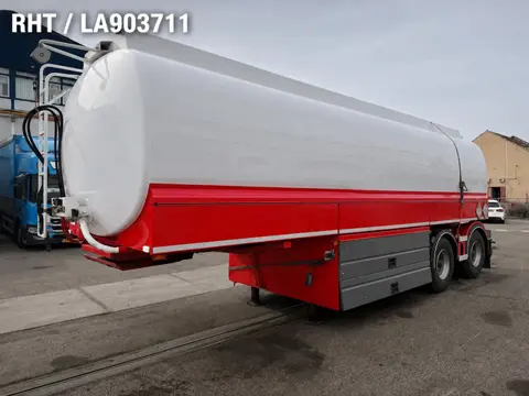LAG L022 2AS TANK MET SCHADE 37500 LITER MET SLANG EN POMPEN