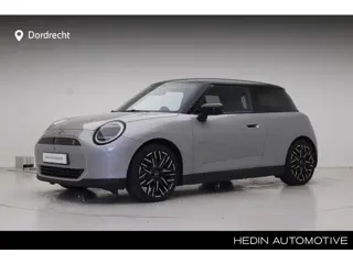 MINI Electric Cooper SE Favoured XL 54.2 kWh | Panorama dak | Driving Assistant Plus | Harman Kardon