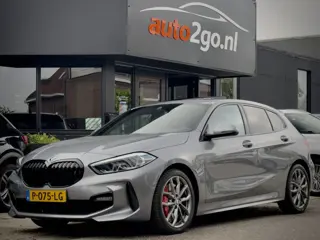 BMW 1-serie 120i 2.0 AUT7 M-SPORT 179PK PANODAK LEDER NAVI DIGI-DASH APPLLE-CARPLAY LED LMV PDC
